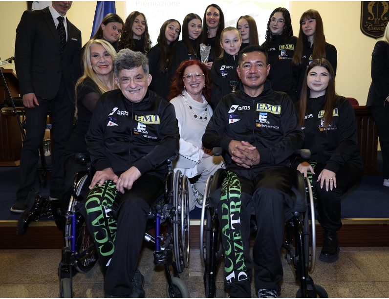 Partecipanti del settore paralimpico a fine spettacolo